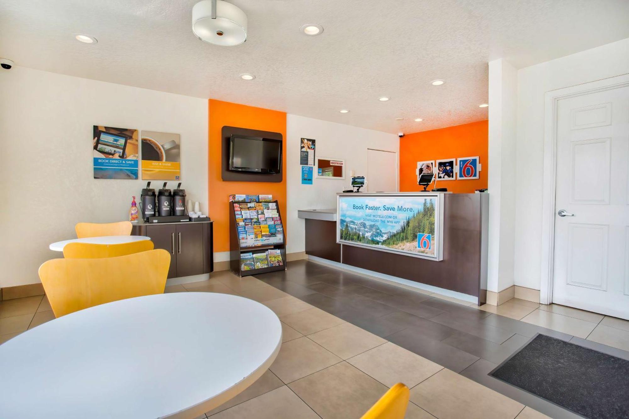Motel 6-Salem, OR - Expo Center Esterno foto
