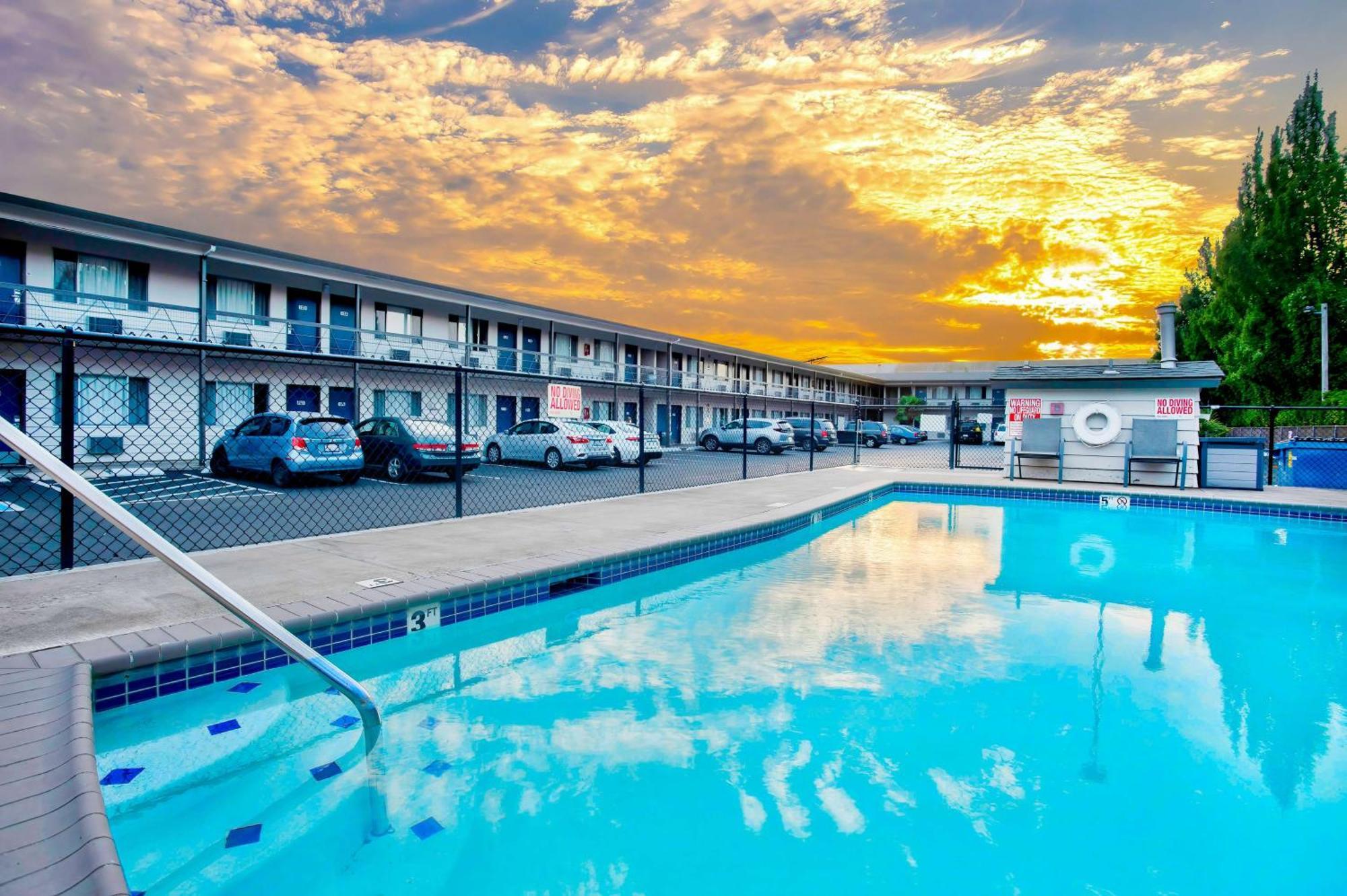 Motel 6-Salem, OR - Expo Center Esterno foto