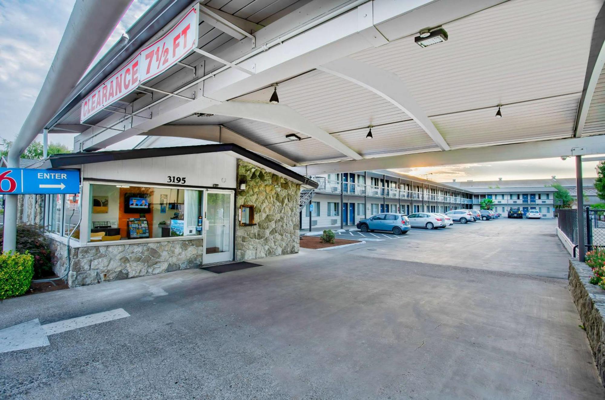 Motel 6-Salem, OR - Expo Center Esterno foto