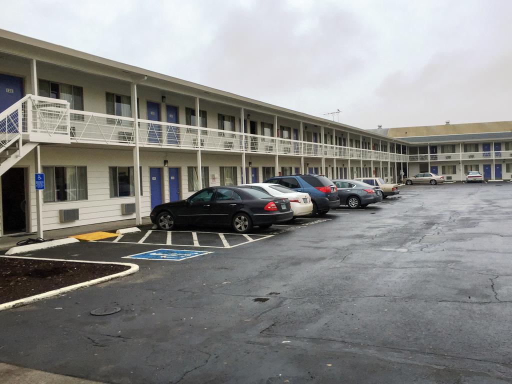 Motel 6-Salem, OR - Expo Center Esterno foto