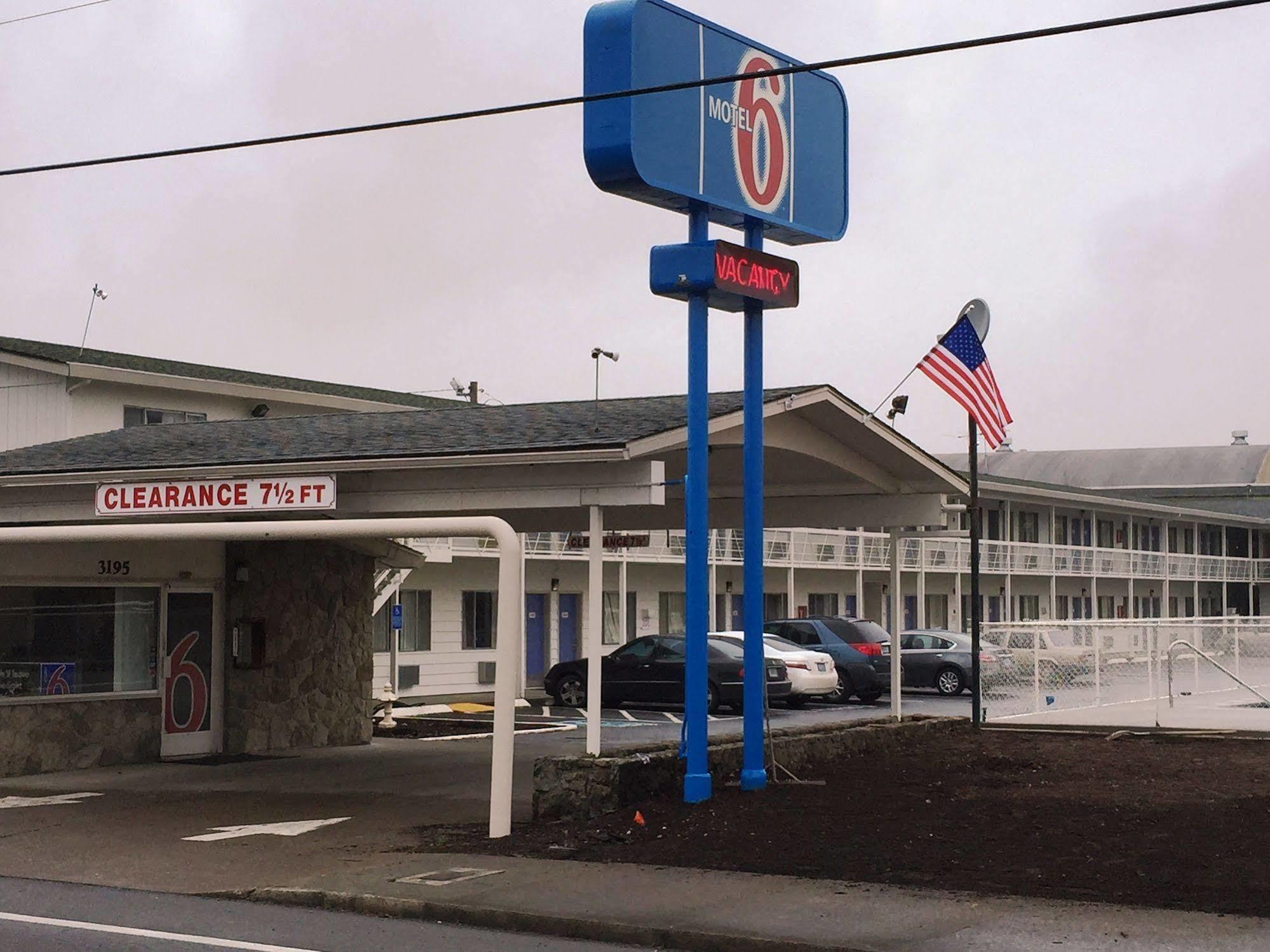Motel 6-Salem, OR - Expo Center Esterno foto