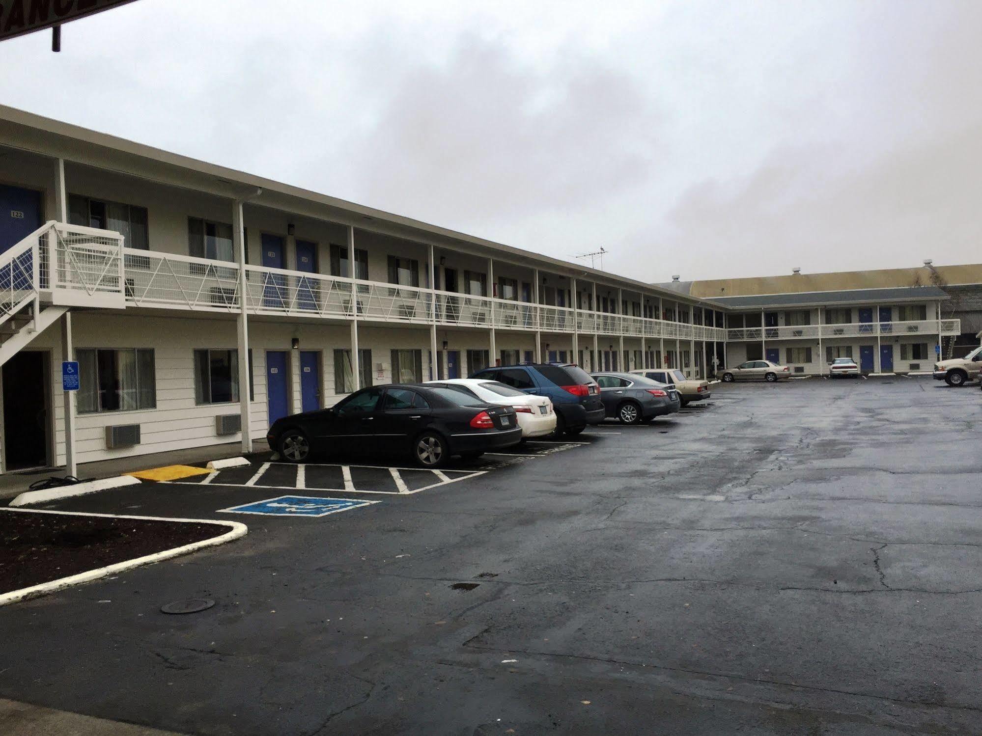 Motel 6-Salem, OR - Expo Center Esterno foto